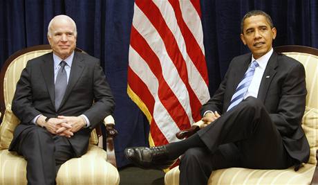 John McCain a Barack Obama pi setkání v Chicagu (17. listopadu 2008)