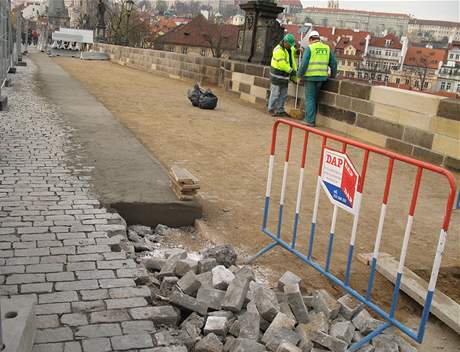 Prbh rekonstrukce na Karlov most (13. 11. 2008)