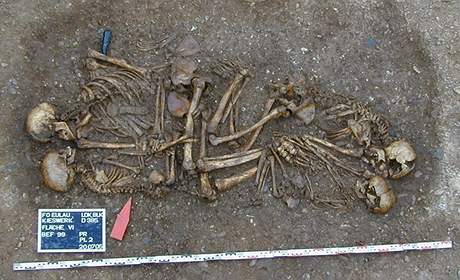 Hrob s ostatky len celé rodiny byl odkrytý v Eulau v Nmecku