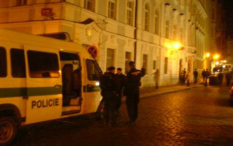 Policejní tkoodnci hlídali centrum Prahy. Odborníci na boj s extremismem zachytili informaci o zámru neonacist naruit idovskou pietu ke kiálové noci.