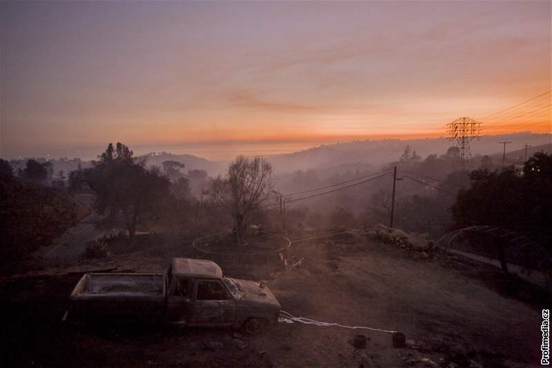 S ohni v Los Angeles bojuje na 600 hasi.