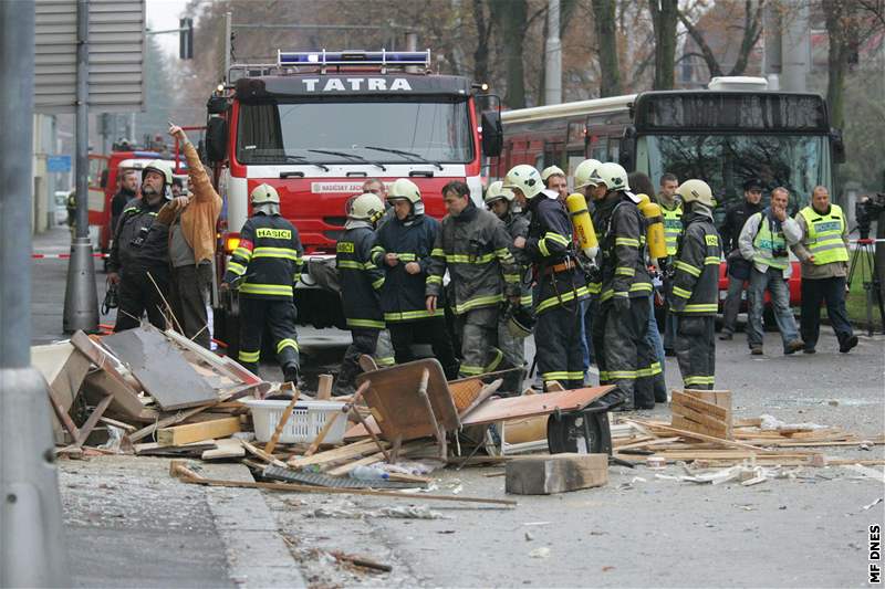 Výbuch plynu v obytném dom v Hradci Králové. (16. listopadu 2008)