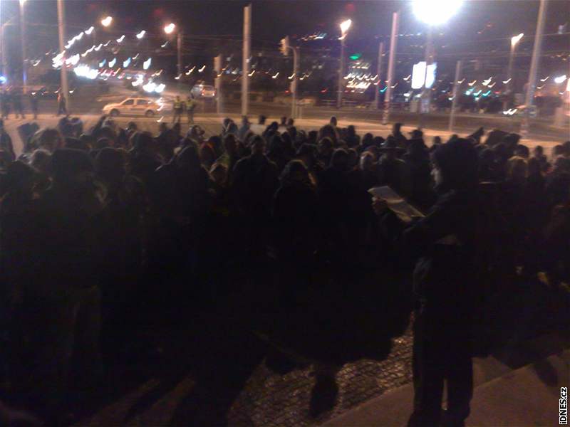Squatei demonstrují na Palackého námstí. Dvodem je pátení zásah policie na Cibulce