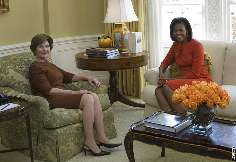 Laura Bushová a Michelle Obamová v Bílém dom 