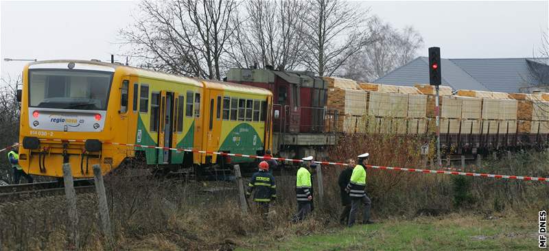 Nákladní vlak zejm vyjel z nedaleké velké pily, soudí starosta dírce Jan Martinec.
