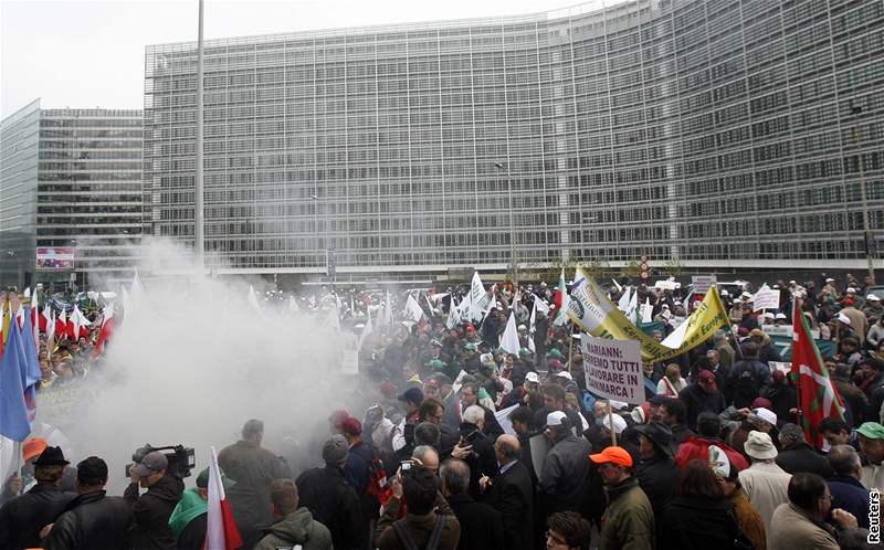 Pstitelé tabáku demonstrovali v Bruselu.