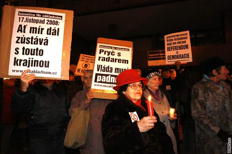 Demonstrace proti americkému radaru na Národní tíd. (17. listopadu 2008)