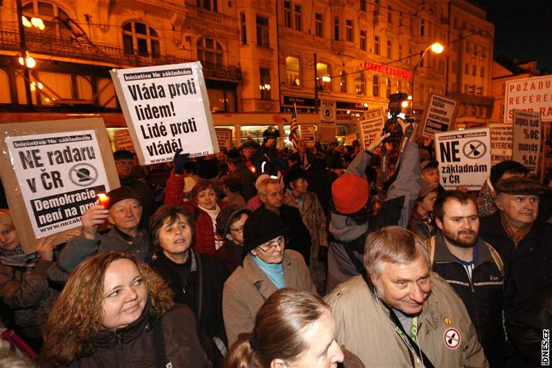 Demonstrace proti americkému radaru na Národní tíd. (17. listopadu 2008)