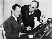 Skladatel Richard Rodgers (vlevo) a texta Lorenz Hart