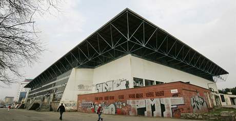 Pracovnci firmy Unistav zaali s likvidac ruin zimnho stadionu v Brn