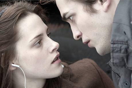 Z filmu Stmvn - Kristen Stewartov a Robert Pattinson