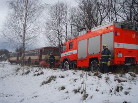 Nehoda na pejezdu mezi obc Ropice a eskm Tnem (24.11.2008)