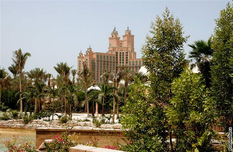 Stavba hotelu Atlantis v Dubaji vyla na jeden a pl miliardy dolar.