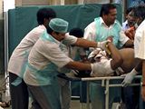 Terorist zabili v Bombaji pes sto lid, vce ne ti sta zranili. (27. listopad 2008)