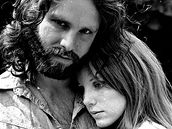Jim Morrison a Pamela Coursonov, Hollywood Hills 1970 (repro z knihy Jim Morrison)