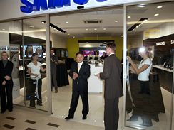 Samsung otevel prvn oficiln esk showroom