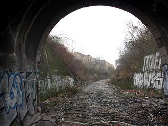 Nov spojen - pvodn jednokolejn tunel 