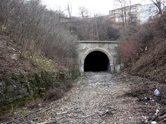 Nov spojen - pvodn jednokolejn tunel 