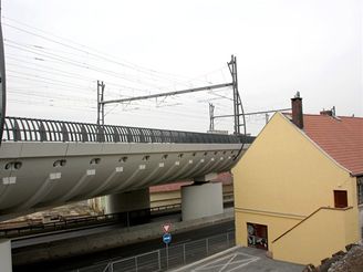 Nov spojen -nov tykolejn estakda