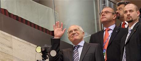 Takto se prezident Václav Klaus louil s ODS v roce 2008, kdy se vzdal funkce estného pedsedy