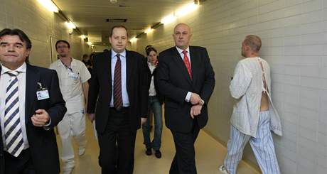 Ministr zdravotnictv Tom Julnek otevel v Bn nov traumacentrum (4.12.2008)