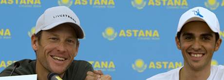 Dv cyklistické hvzdy. Armstrong (vlevo) a Contador.
