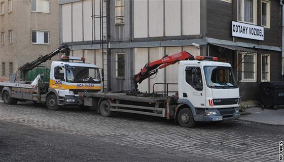 Po Prostjovu nyní odtahují patn parkující auta i v Perov. Naopak Jeseník musel s odtahy pestat, nesehnal toti potebnou techniku. Ilustraní foto