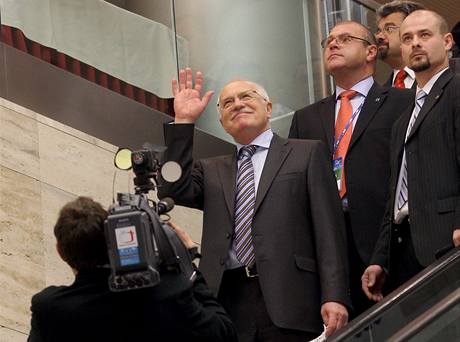 Takto se prezident Václav Klaus louil s ODS v roce 2008, kdy se vzdal funkce estného pedsedy