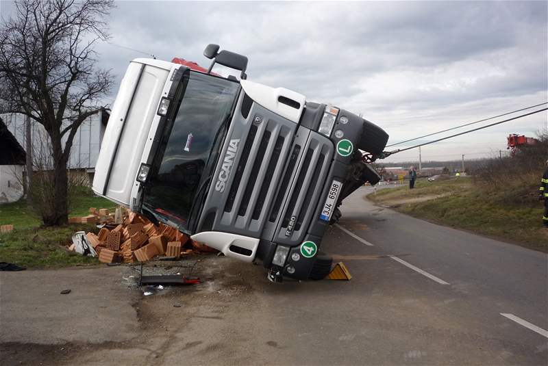 Nehoda kamionu u Novosedel na Beclavsku