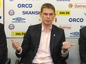 Tiskov konference 1. FC Brno. Zleva Radek Blk, Roman Pros a Karel Jarek