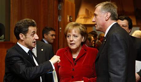 Nicolas Sarkozy, Angela Merkelová a Mirek Topolánek na summitu EU.