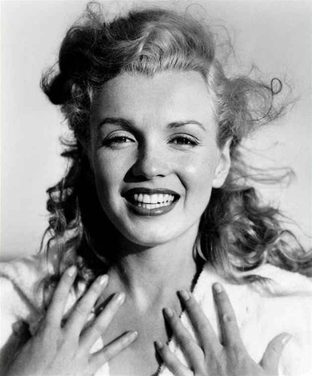 Andre de Dienes - Marilyn Monroe na plái (Long Island, New York, 1949)