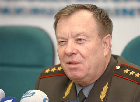Generál ruských raketových vojsk Nikolaj Solovcov otoil od bie k cukru. Tvrdí, e Rusko zastaví modernizaci raket, pokud se USA zeknou plánu na protiraketový tít ve stední Evrop.