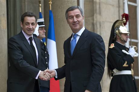 ernohorský premiér Milo Djukanovi se setkal s francouzským prezidentem Nicolasem Sarkozym. erná Hora dnes formáln poádala o pijetí do Evropské unie.