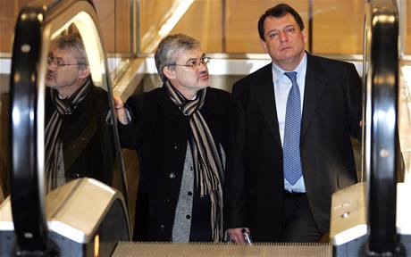 Pedseda socialist Jií Paroubek na jednání irího vedení SSD v Praze. (13. prosince 2008)