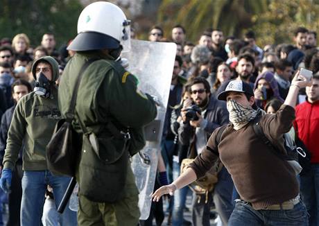 Studenti a anarchisté se v ulicích Atén opt stetli s poádkovými jednotkami.