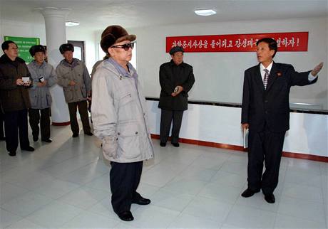 Kim ong-il na nvtv knihovny na severu KLDR.