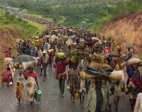Za sto dní rwandské genocidy zemelo nejmén 800 tisíc lidí.