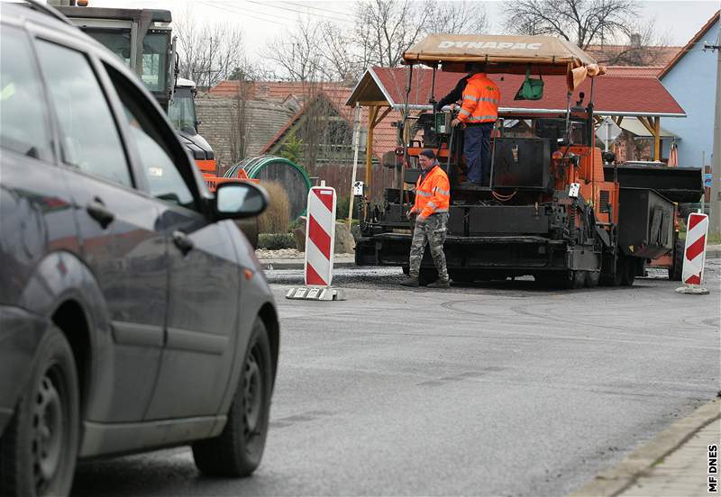 Oprava silnice pes bývalý hraniní pechod Hat na Znojemsku