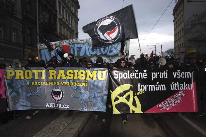 Anarchisté chtjí upozornit na vzrstající aktivitu neonacist.