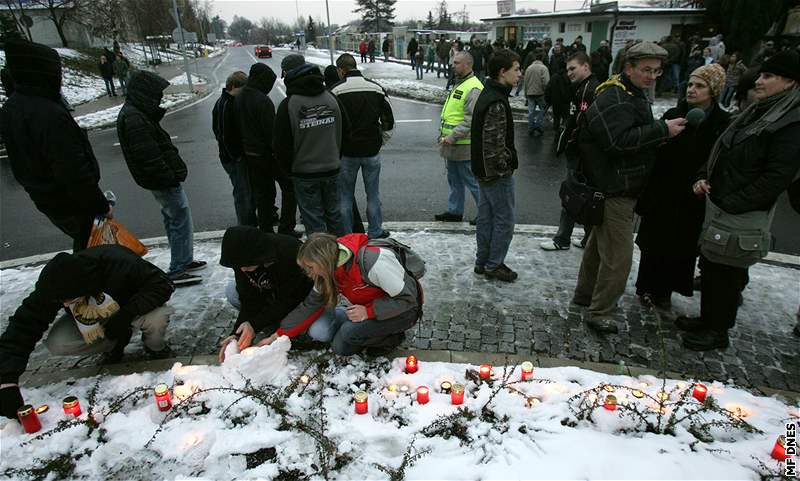 Anarchisté chtjí upozornit na vzrstající aktivitu neonacist.