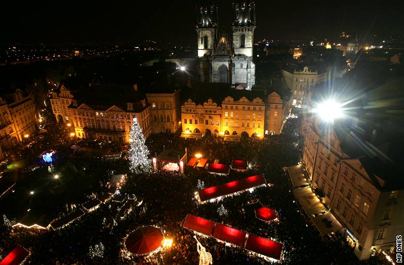 Vánoní strom v Praze na Staromstském námstí