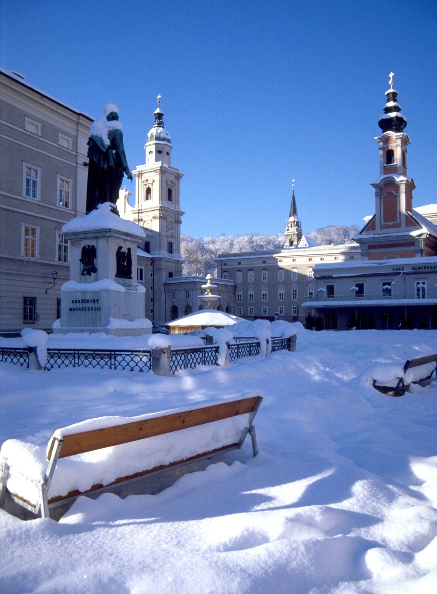 Adventní trhy v Salcburku se tí velkému zájmu turist z celé Evropy.