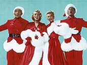 Bing Crosby, Rosemary Clooney, Vera Ellen a Danny Kaye zpívají píseň Bílé Vánoce ve stejnojmenném filmu z roku 1954 Bing Crosby, Rosemary Clooney, Vera Ellen a Danny Kaye zpívají píseň Bílé Vánoce ve stejnojmenném filmu z roku 1954