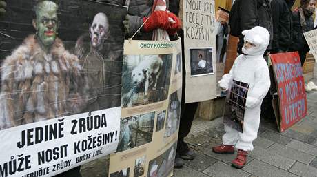 V prosinci se aktivisté seli v Brn, v sobotu se u podruhé postaví ped obchod v centru Prahy.