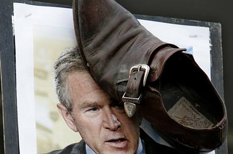 Boty vrené na Bushe vydlávají obuvníkovi miliony