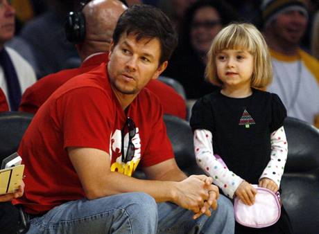 LA Lakers - Boston; herec Mark Wahlberg