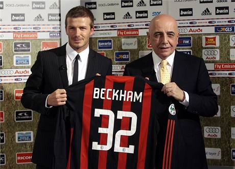 PEDSTAVEN. David Beckham byl pedstaven jako posila AC Milán.