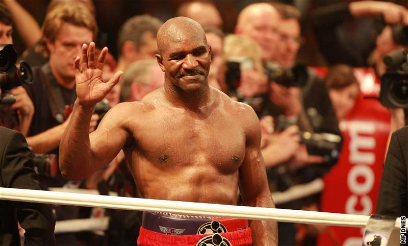 Evander Holyfield, jedna z nejvtí legend svtového boxu, se moná v Curychu rozlouil s profiringem.