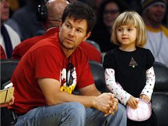 LA Lakers - Boston; herec Mark Wahlberg